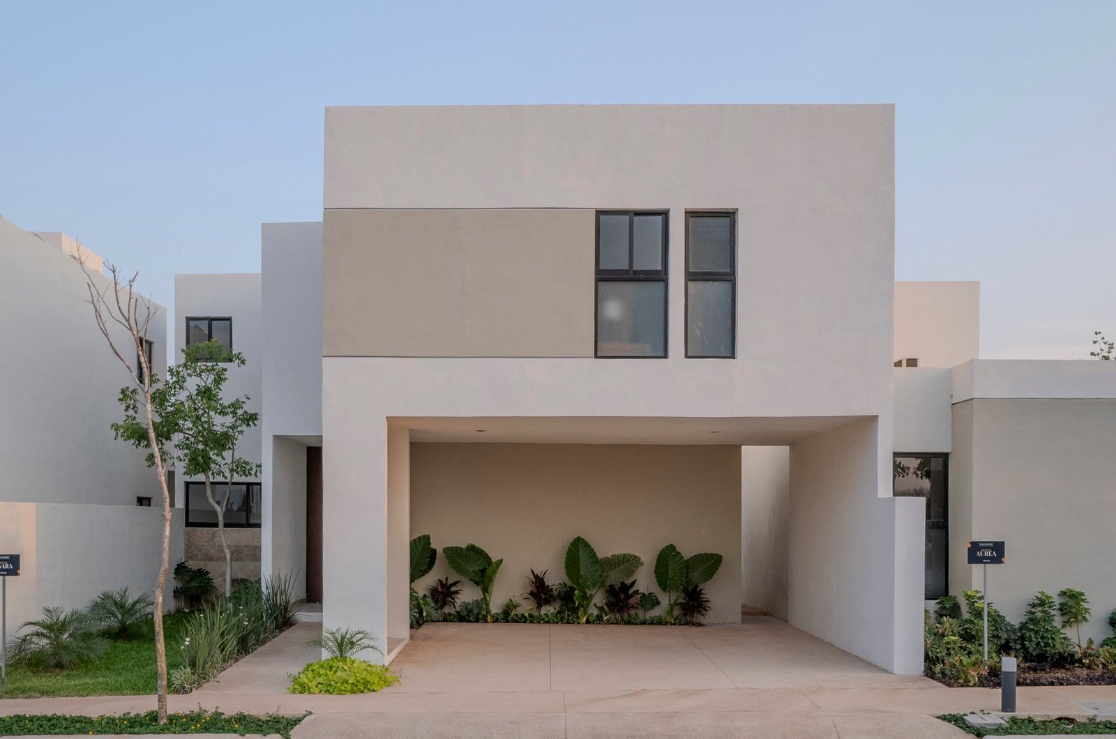 1817-Casa-en-venta-en-Merida-Conkal-de-2-plantas-con-2-recamaras (2).jpg